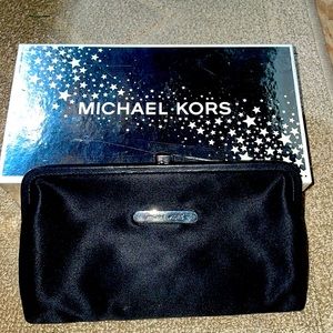 Michael Kors clutch. Good condition.
